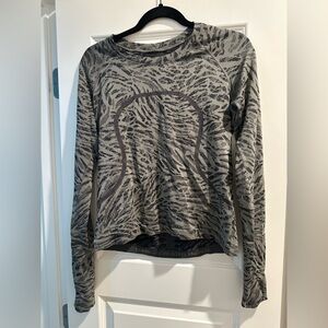 Gray Fitted Crop Hoodie with Long Sleeves